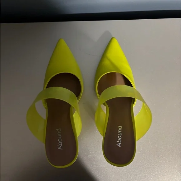 NWT Abound Nicki Lucite Strap Heeled Mule - Picture 3 of 6